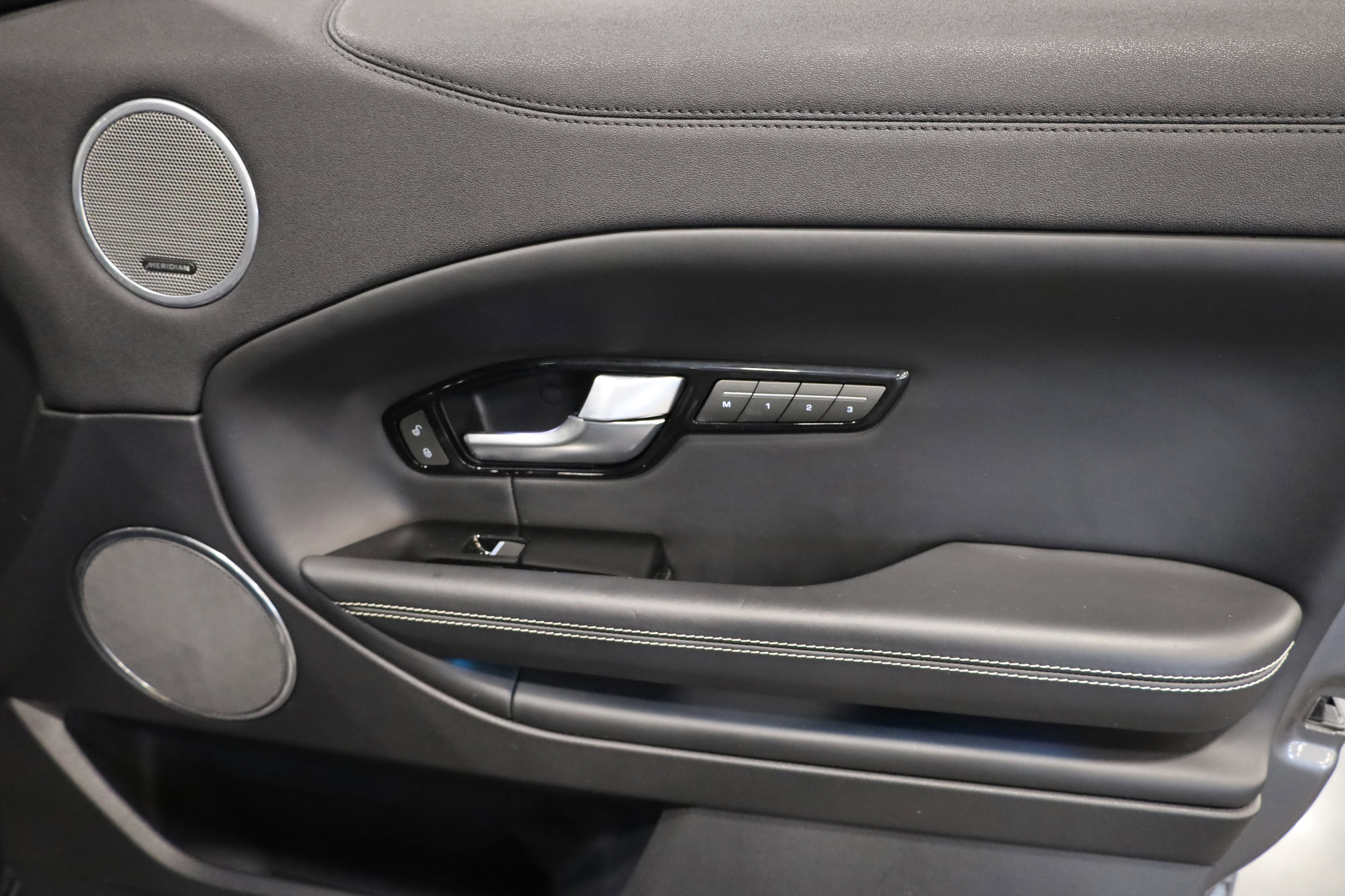 Used 2016 Land Rover Range Rover Evoque HSE image 40