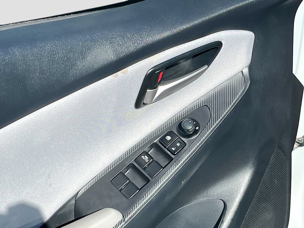 Used 2019 Toyota Yaris LE FWD image 17