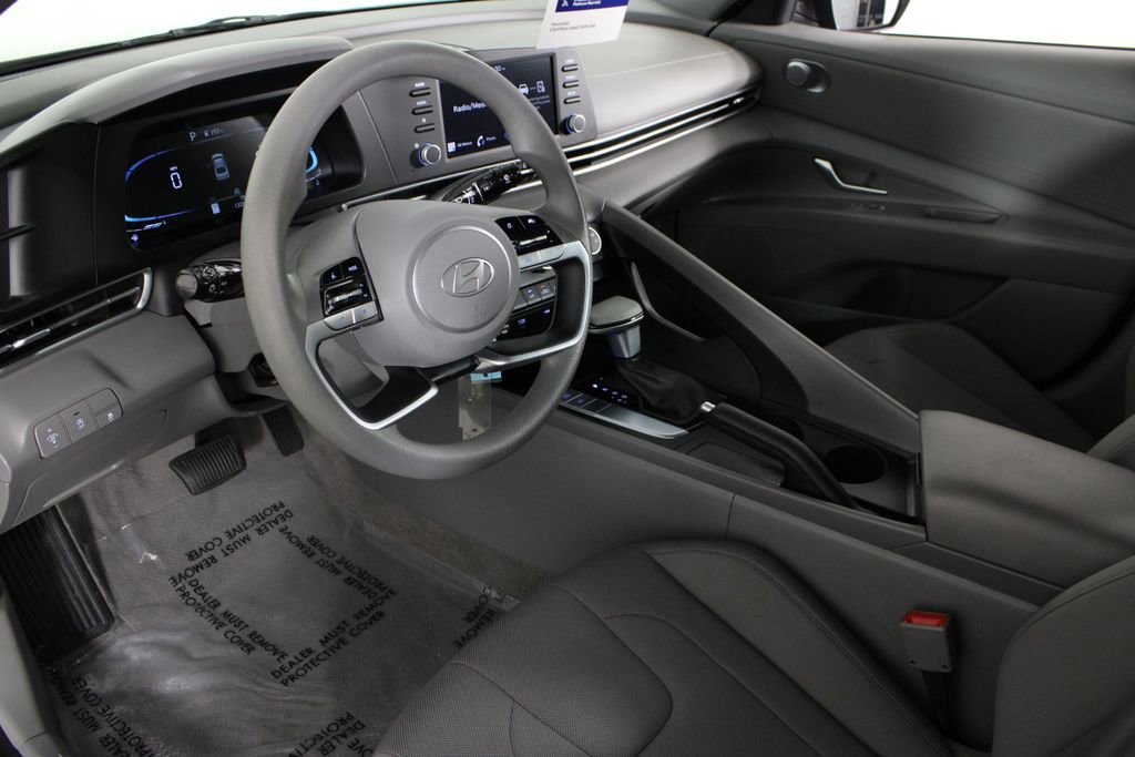 Certified 2025 Hyundai Elantra SE FWD image 19
