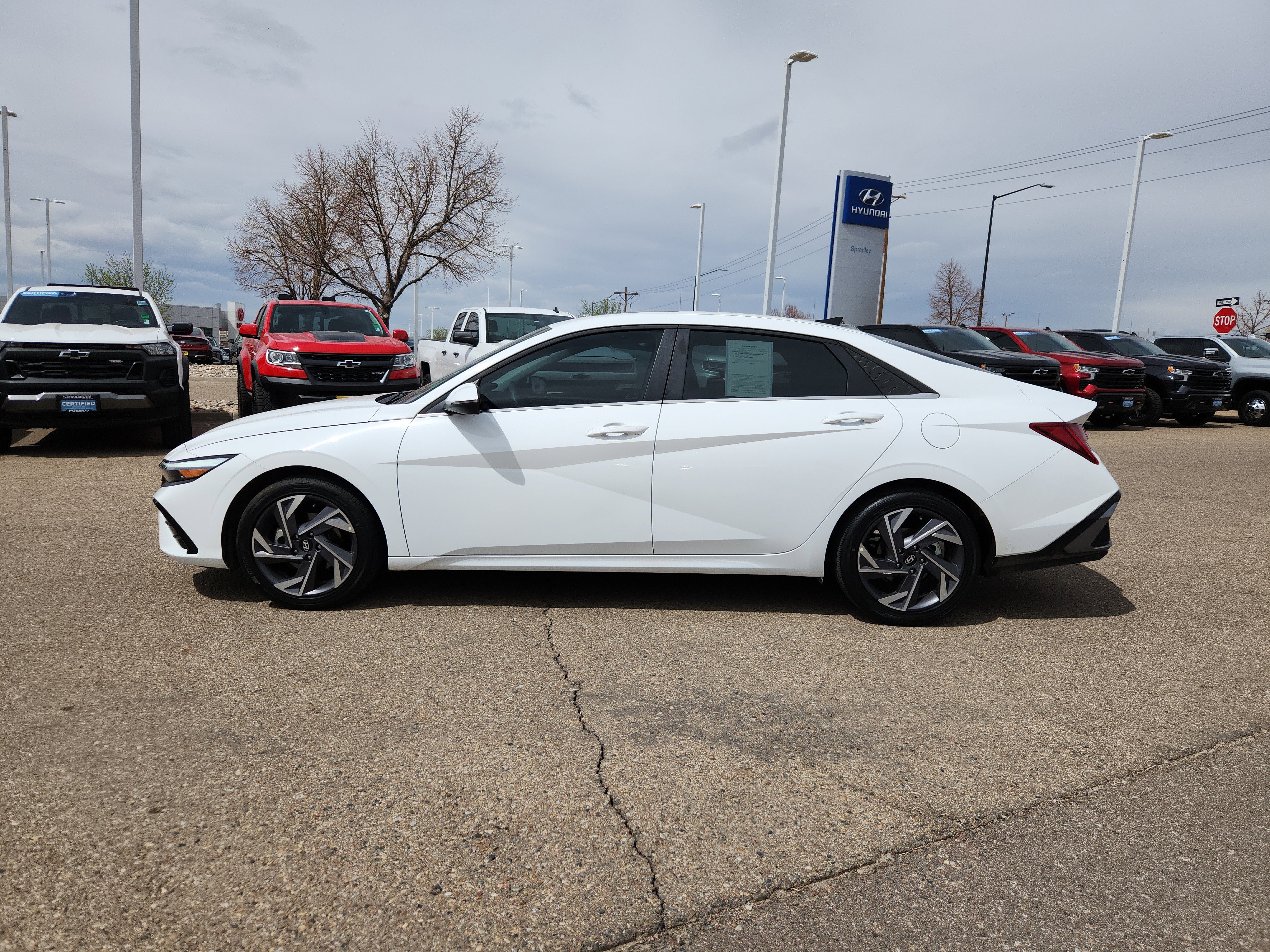 Used 2025 Hyundai Elantra Limited image 2