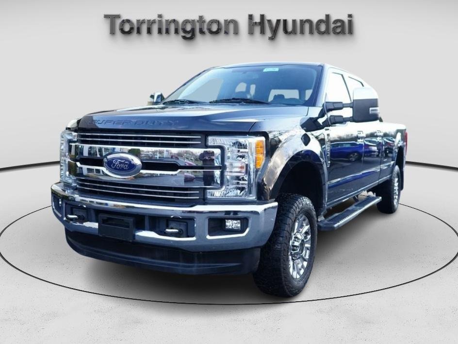 Used 2017 Ford F250 Lariat w/ Chrome Package image 3