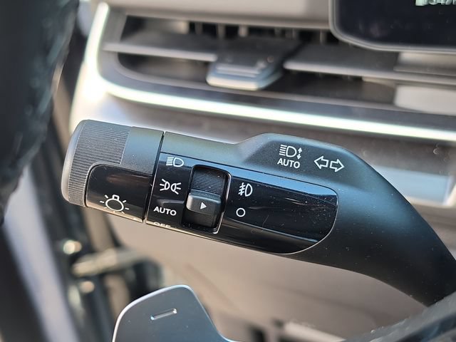 Certified 2025 Kia Carnival SX Prestige FWD image 24