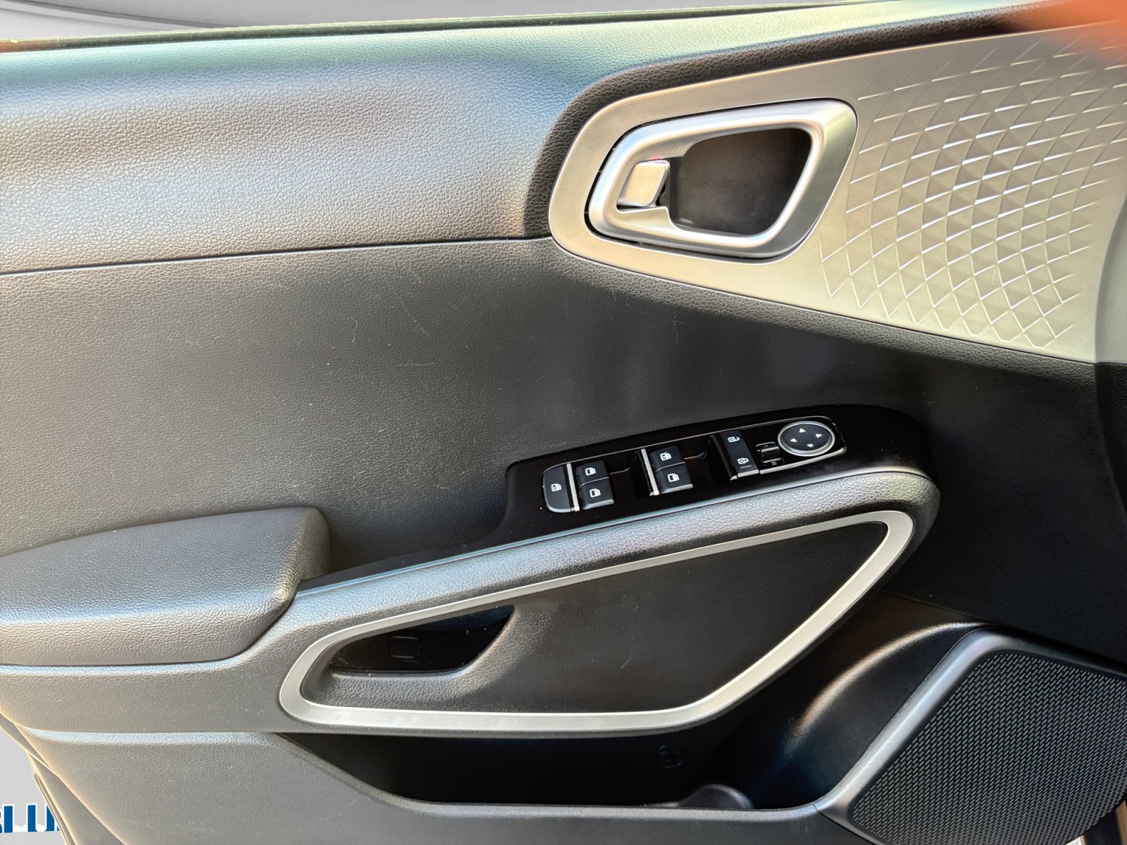 Used 2023 Kia Soul LX w/ LX Technology Package FWD image 10