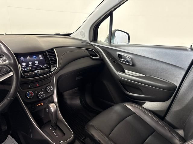 Used 2021 Chevrolet Trax LT w/ Premium Seat Package FWD image 28