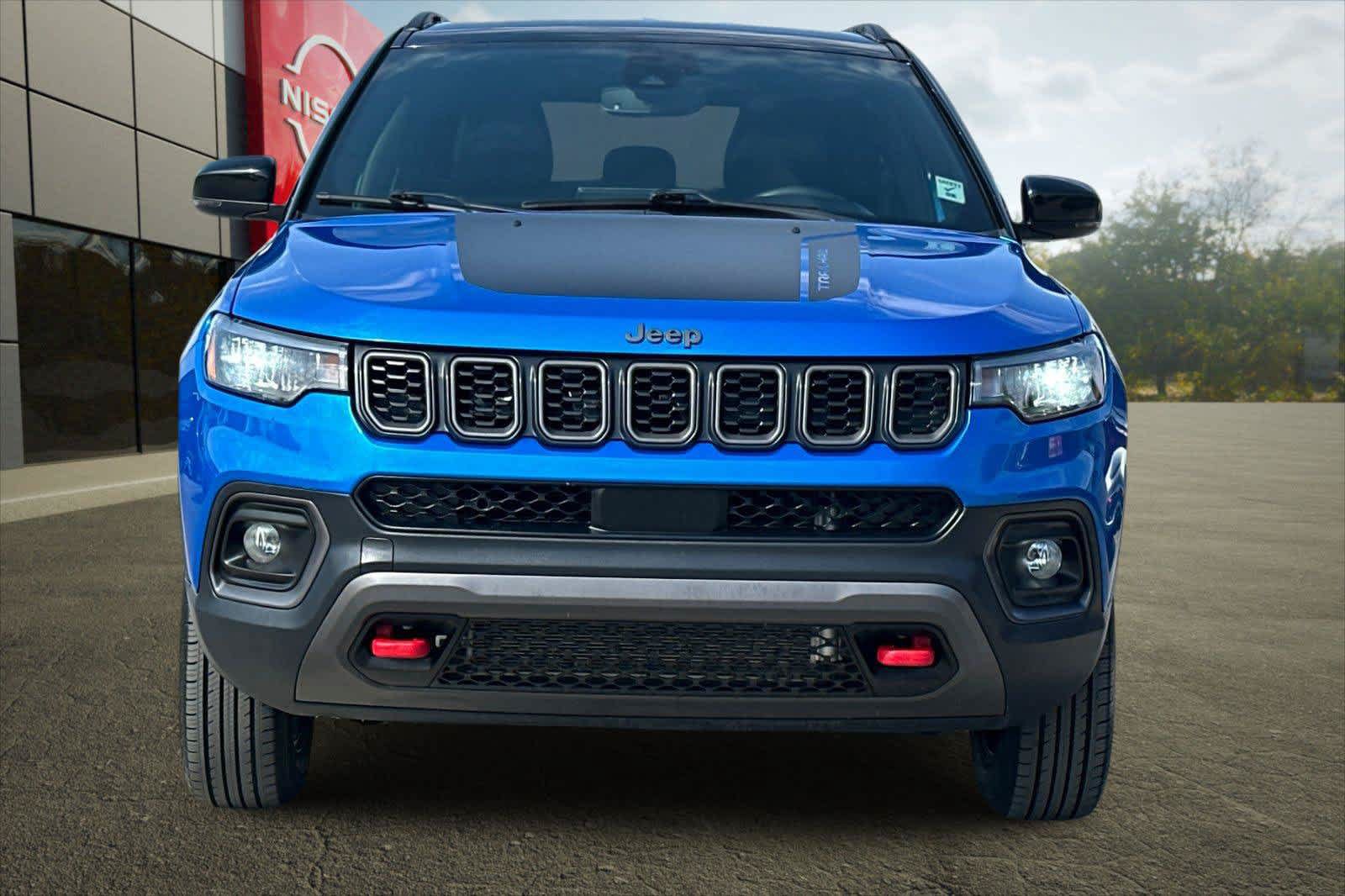 Used 2024 Jeep Compass Trailhawk AWD/4WD image 11