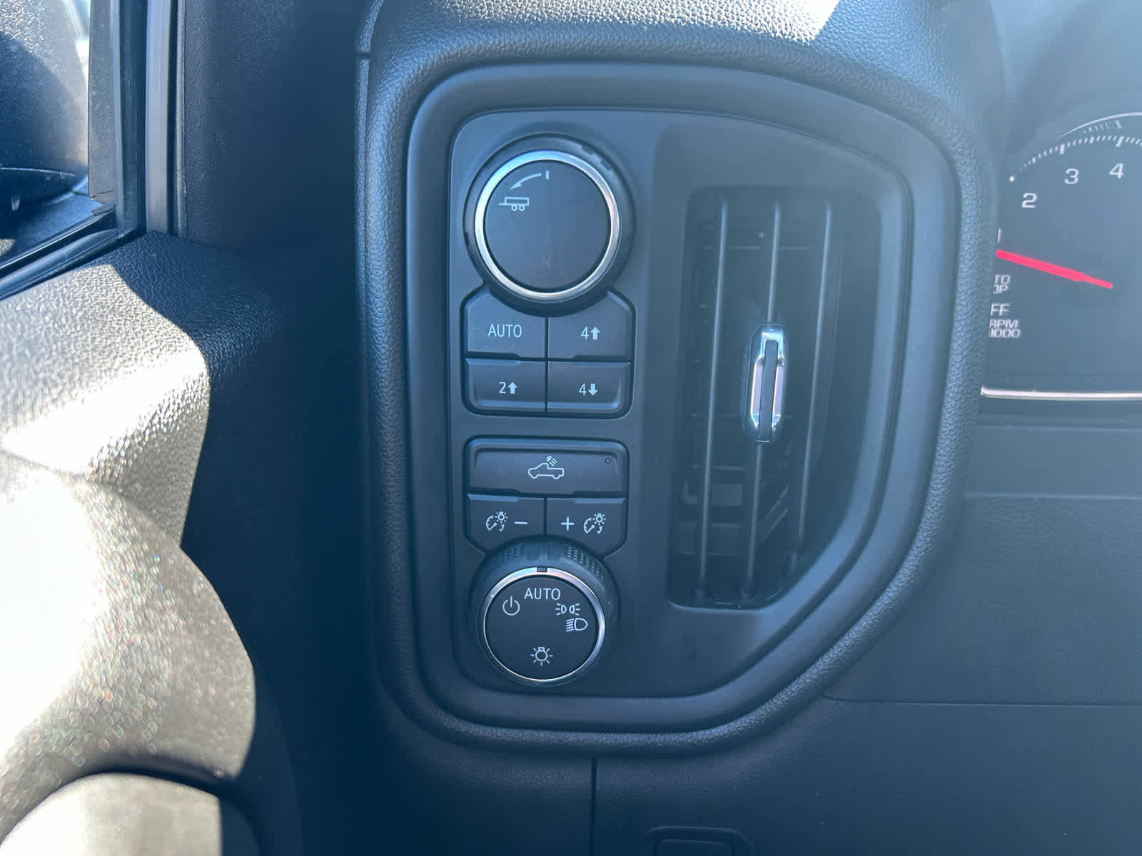 Used 2022 Chevrolet Silverado 1500 Custom Trail Boss w/ Midnight Edition image 33