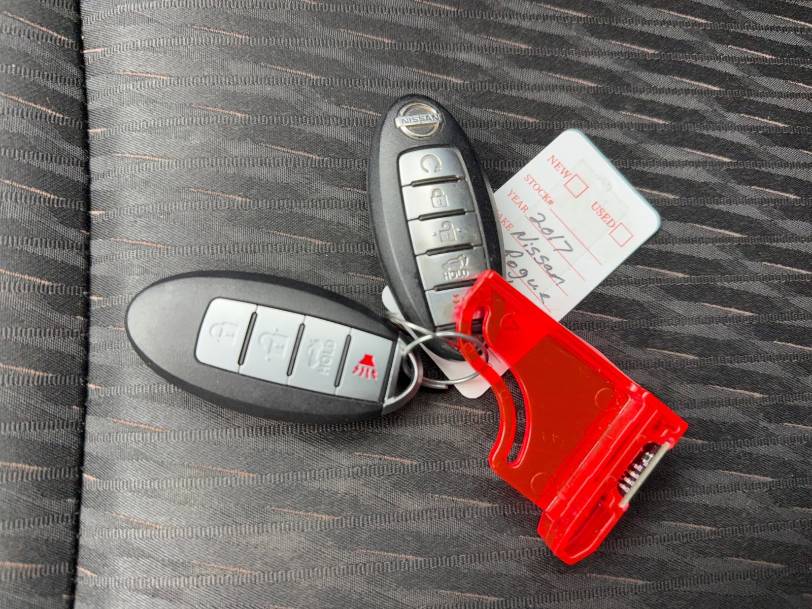 Used 2017 Nissan Rogue SV w/ SV Premium Package image 56