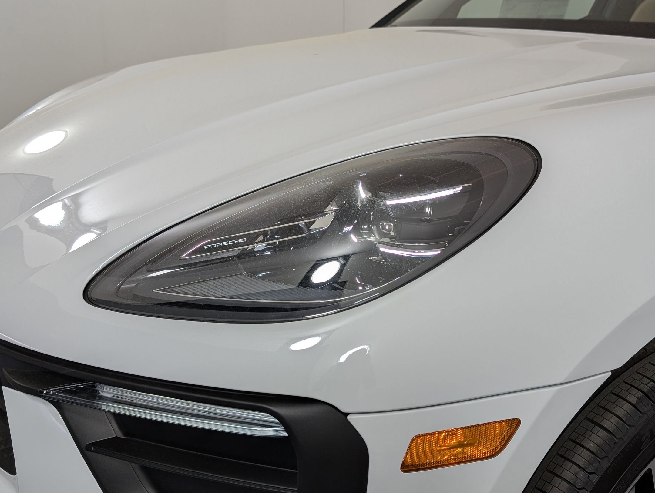 Certified 2025 Porsche Macan image 13