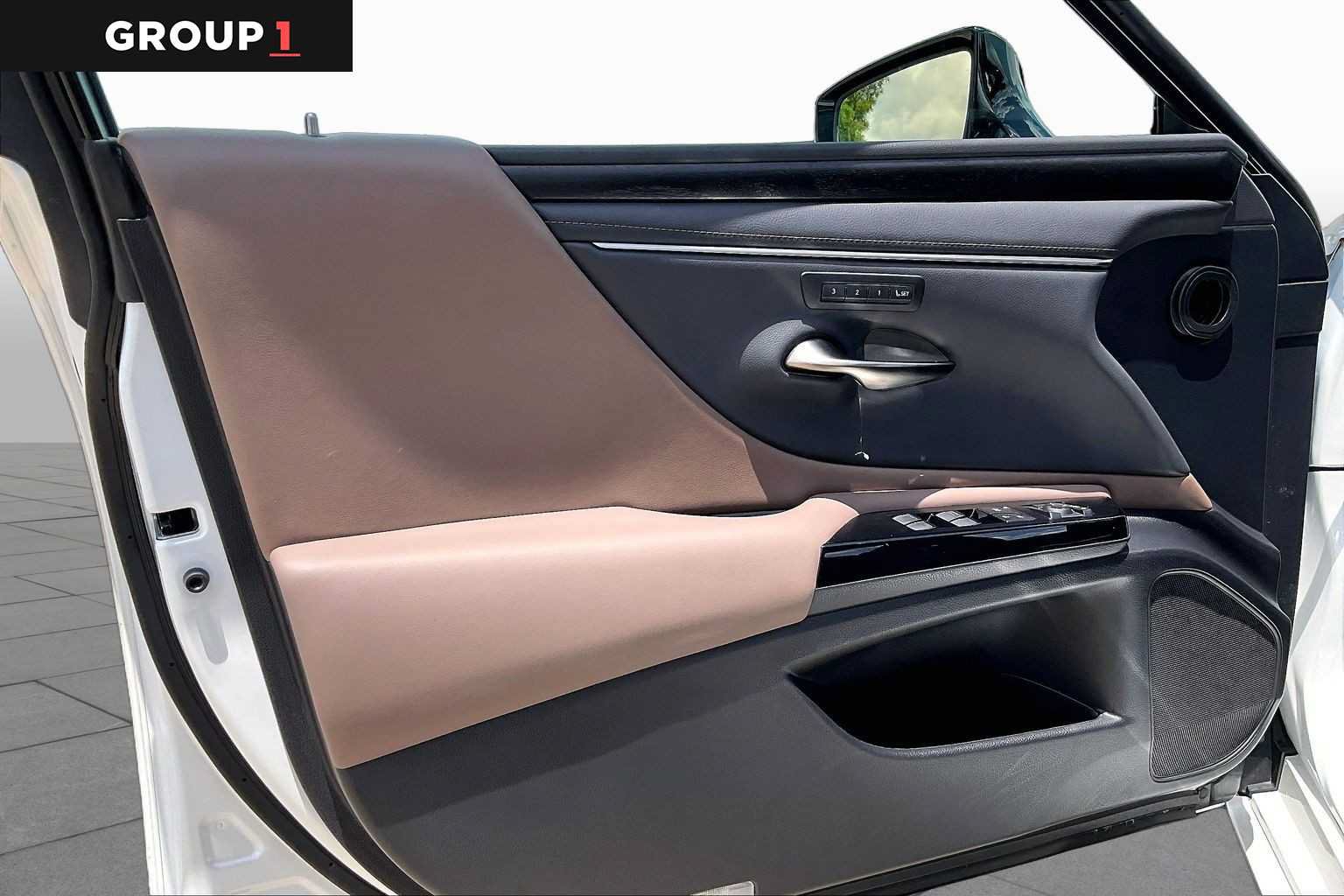 Used 2025 Lexus ES 350 w/ Premium Package FWD image 19
