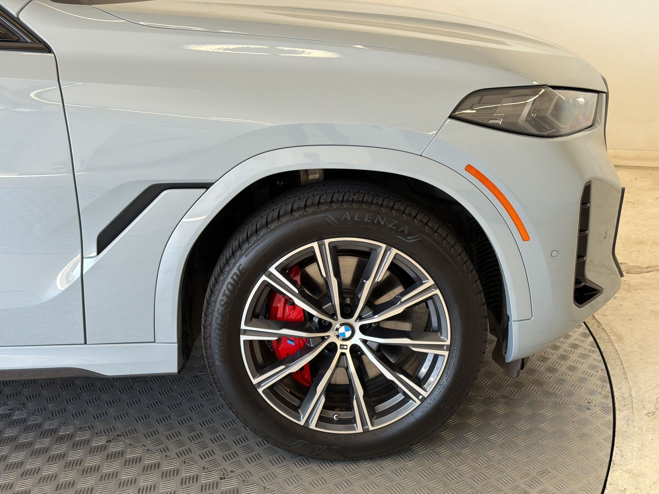 Used 2025 BMW X6 xDrive40i w/ Premium Package AWD/4WD image 13