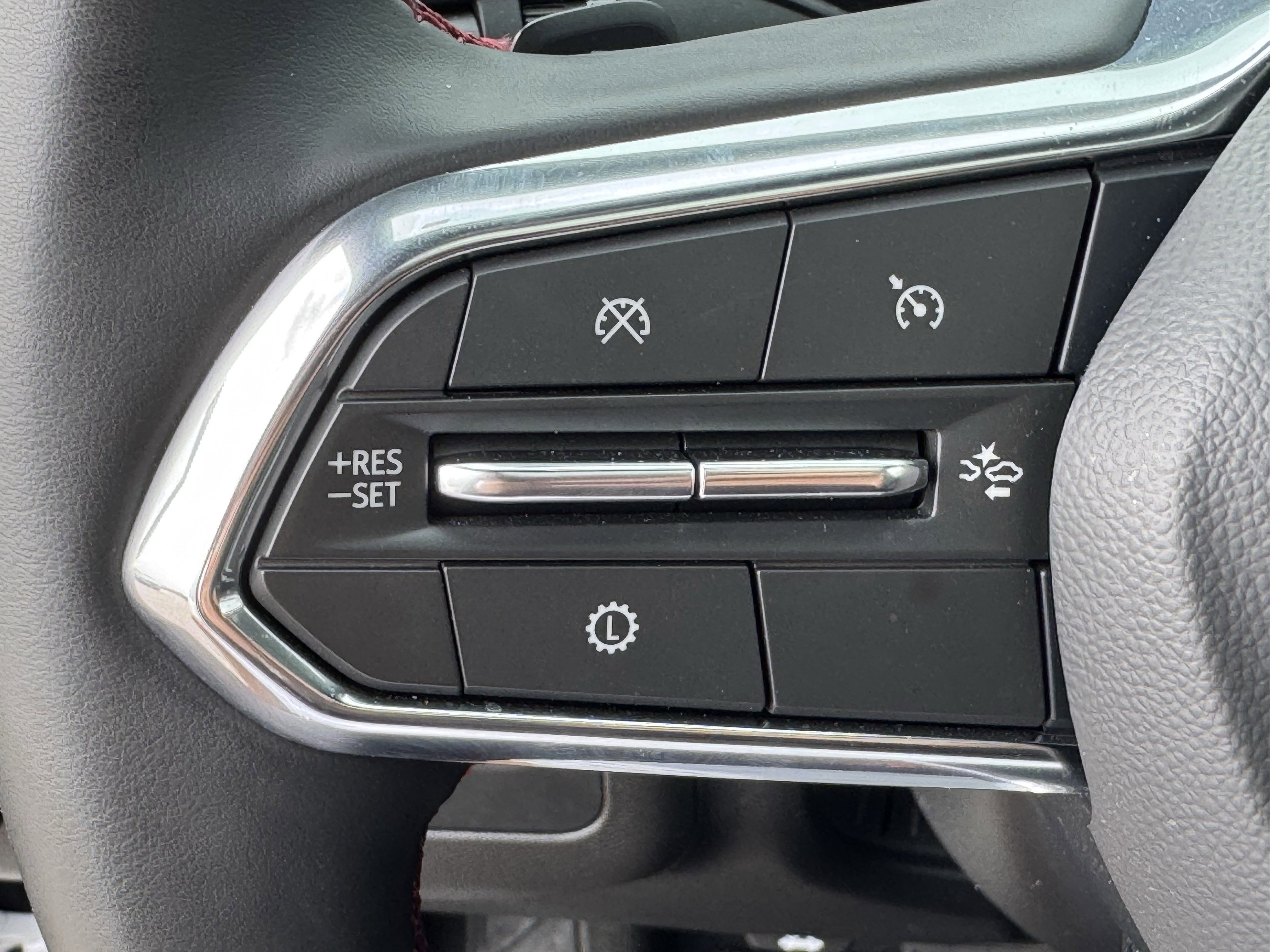 Used 2025 Chevrolet Suburban RST w/ Comfort Package image 25