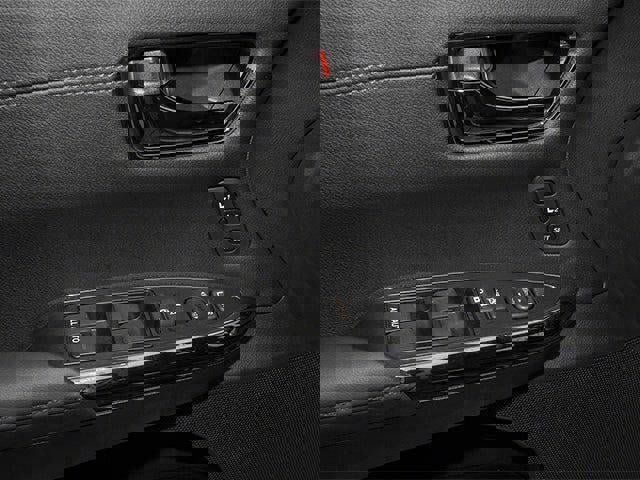 Used 2013 Toyota Avalon Limited image 19