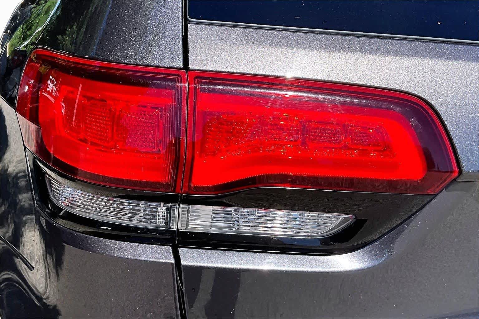 Used 2016 Jeep Grand Cherokee Limited 75th Anniversary AWD/4WD image 29