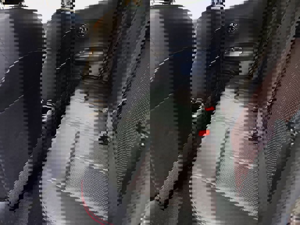 Used 2013 Nissan Juke SL image 16