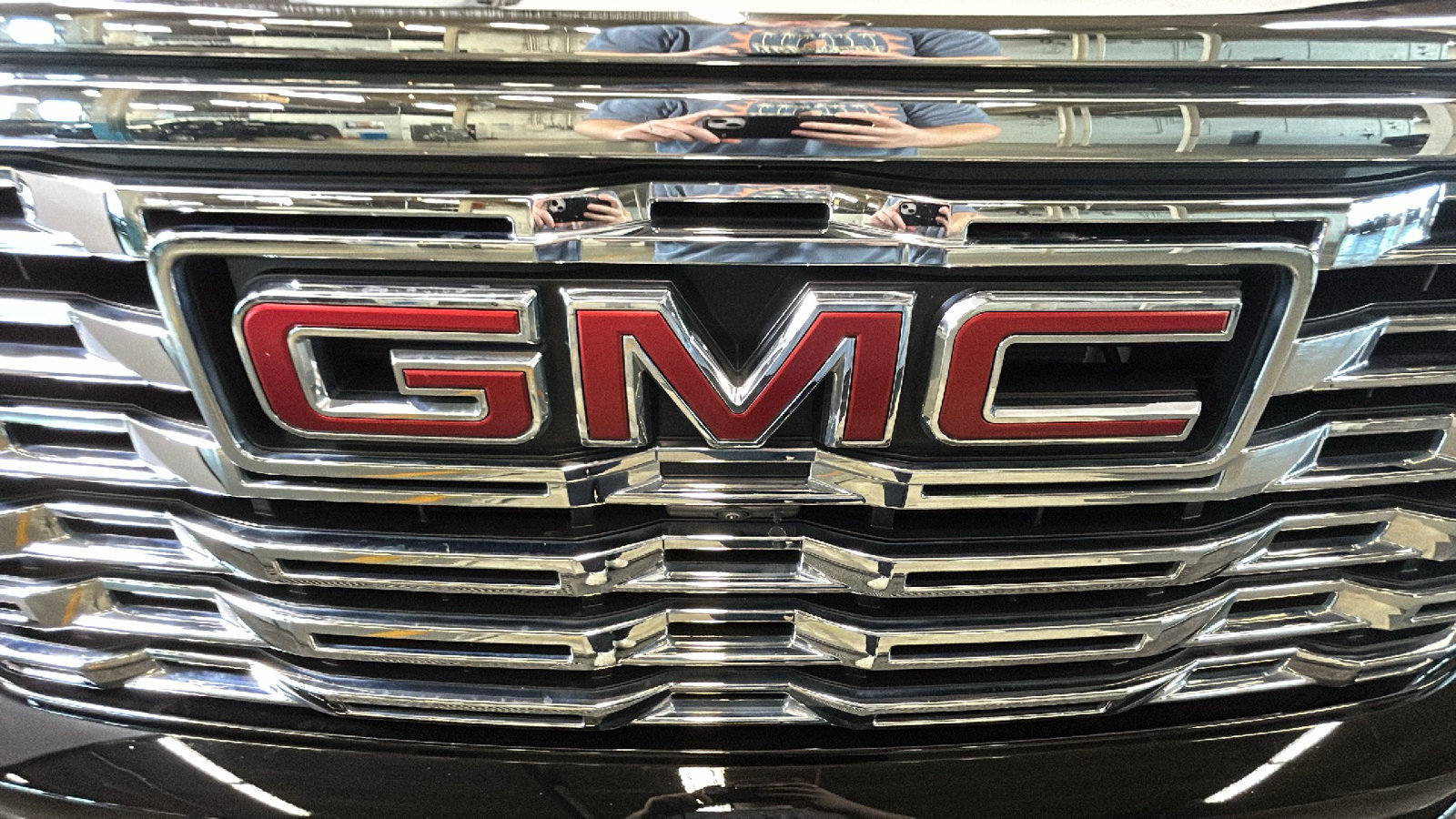 Used 2024 GMC Sierra 1500 Denali w/ Technology Package AWD/4WD image 10