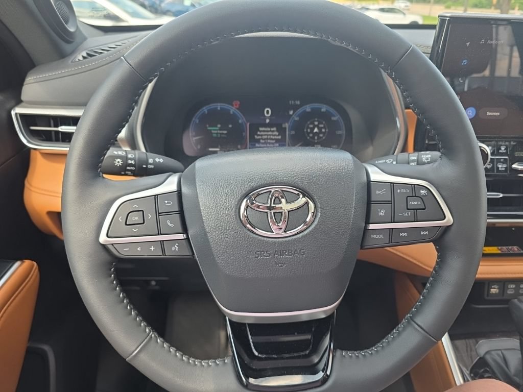 Used 2026 Toyota Highlander Platinum AWD/4WD image 18