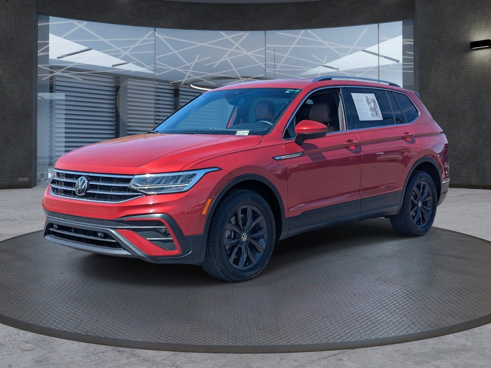 Used 2024 Volkswagen Tiguan SE FWD image 2