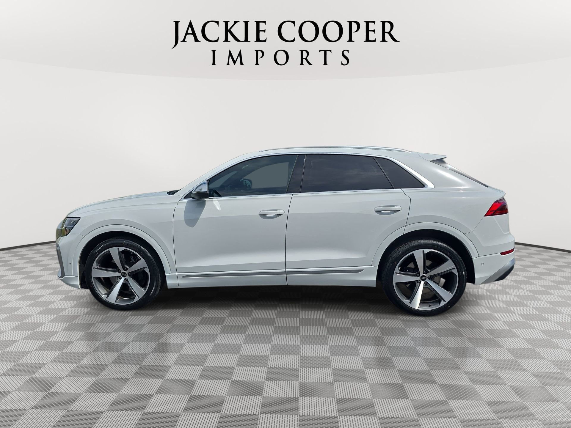 Used 2024 Audi SQ8 Premium Plus AWD/4WD image 8