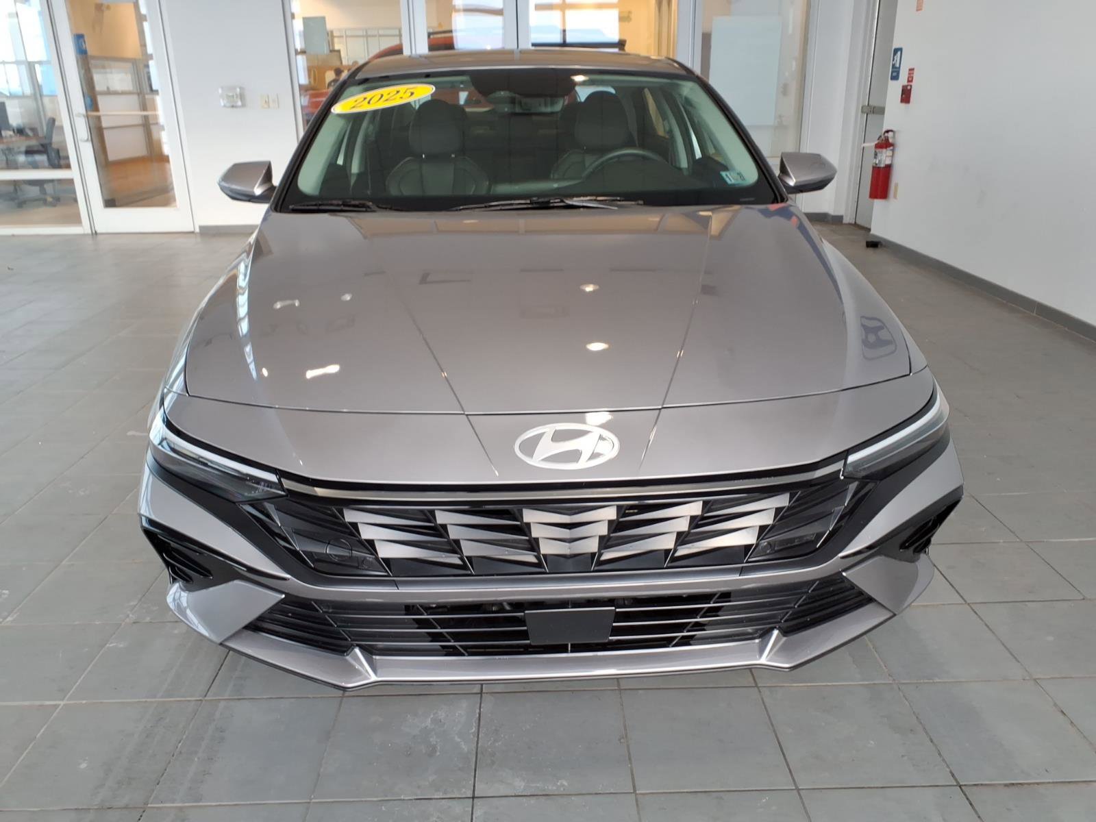 Certified 2025 Hyundai Elantra Limited image 2