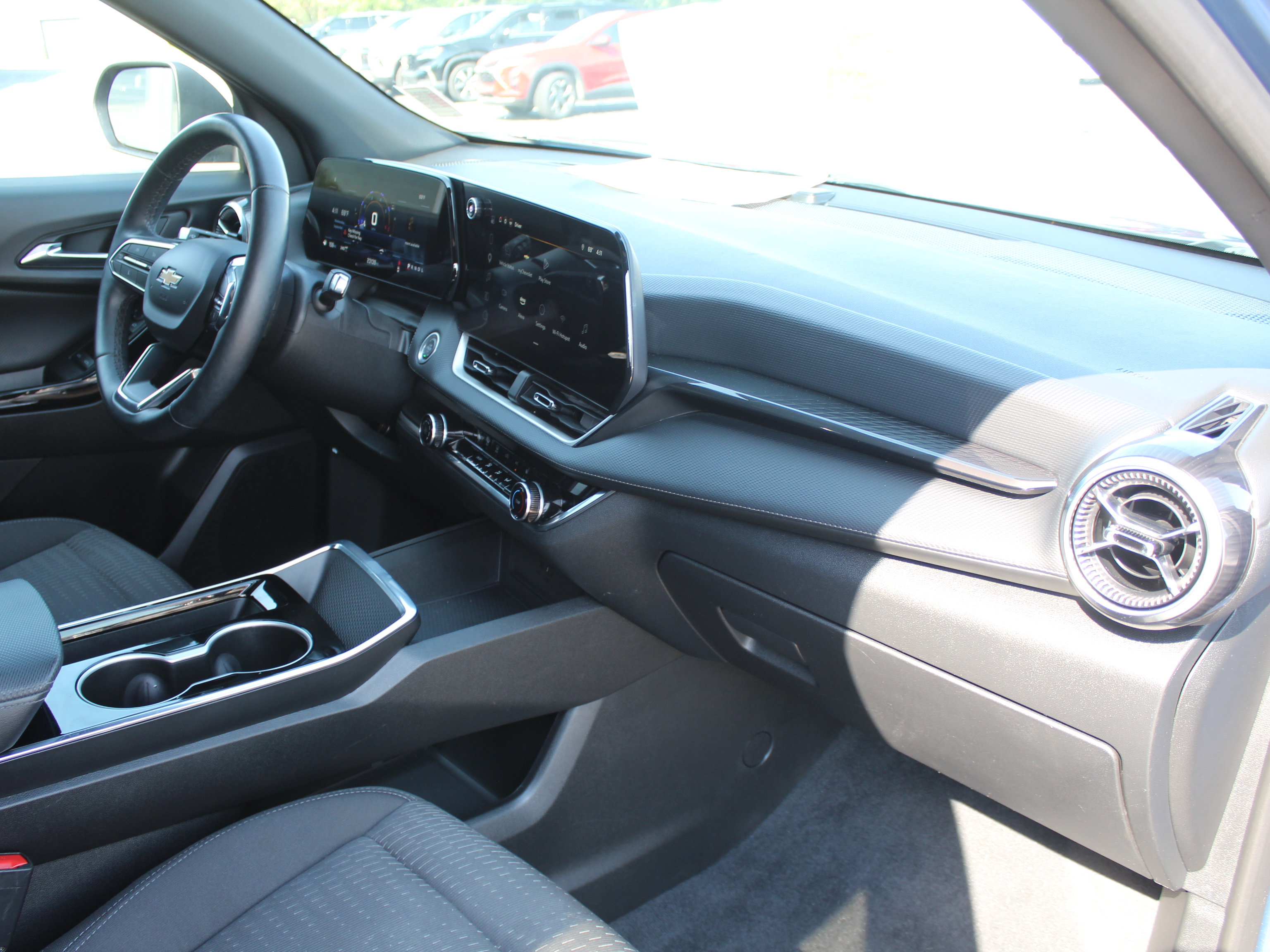 Used 2025 Chevrolet Equinox LT w/ Safety and Technology Package AWD/4WD image 27
