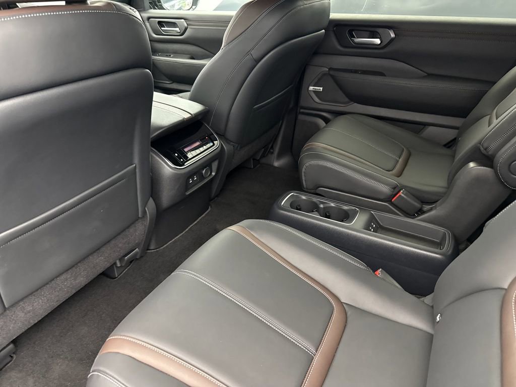 New 2025 Nissan Armada SL w/ Captain's Chari Seat Package RWD image 11
