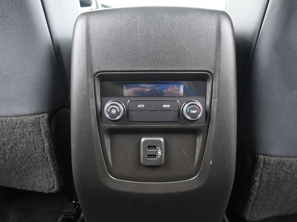 Used 2023 Buick Enclave Essence AWD/4WD image 17