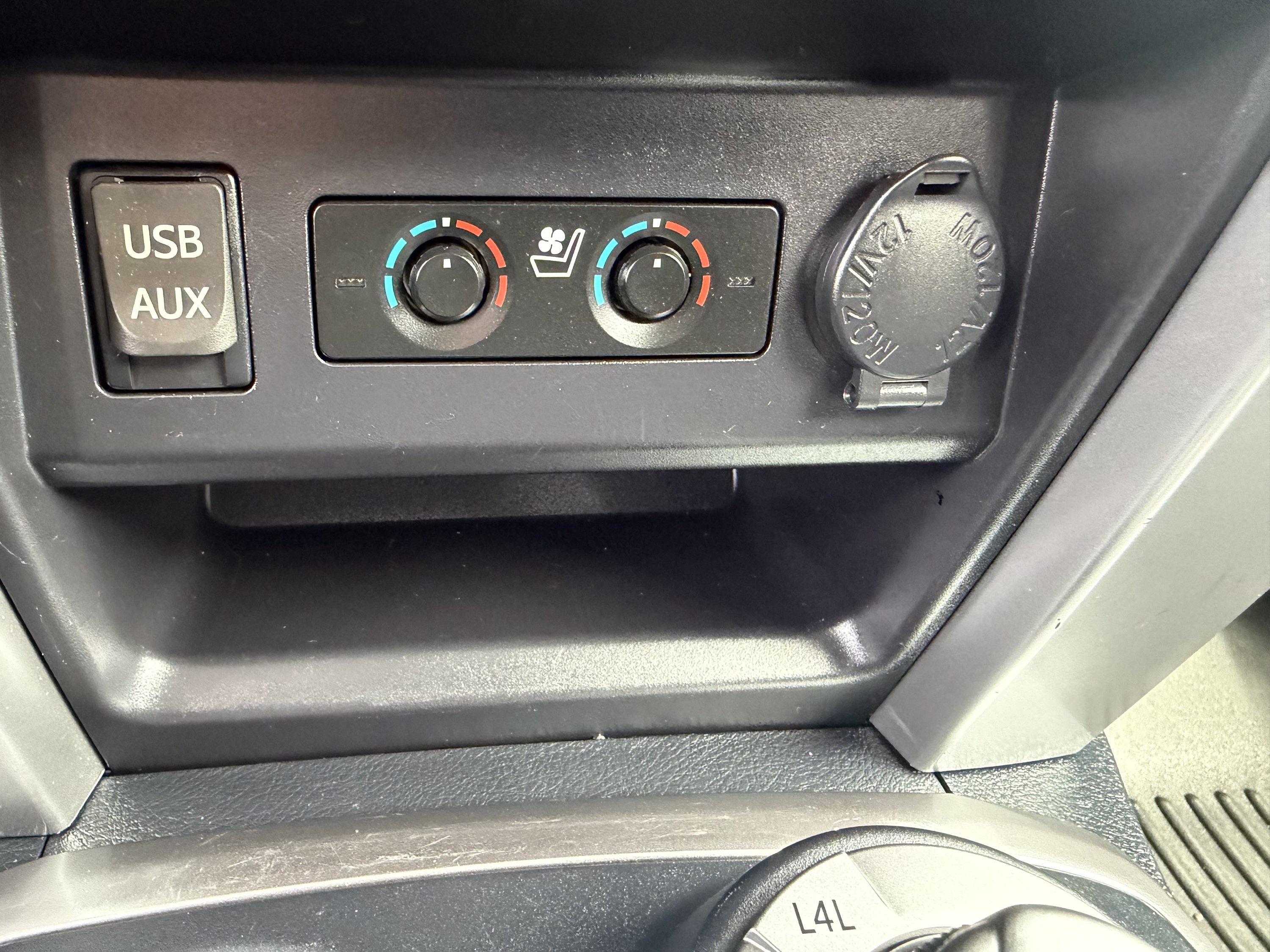 Used 2018 Toyota 4Runner SR5 AWD/4WD image 15