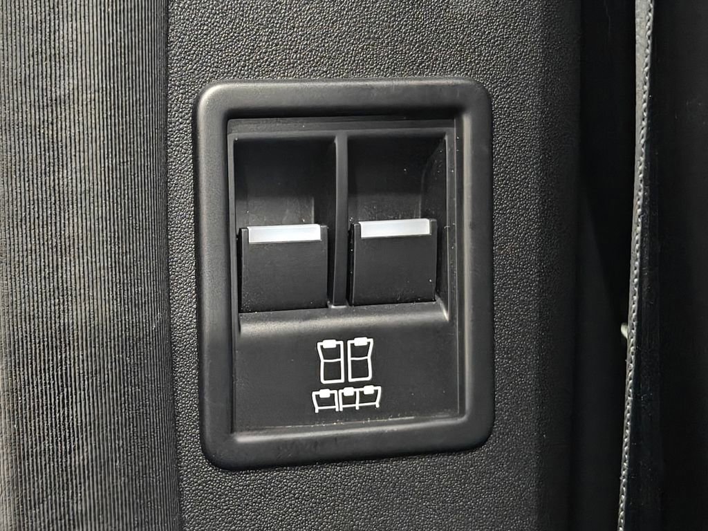 Used 2020 Land Rover Discovery HSE Luxury image 38