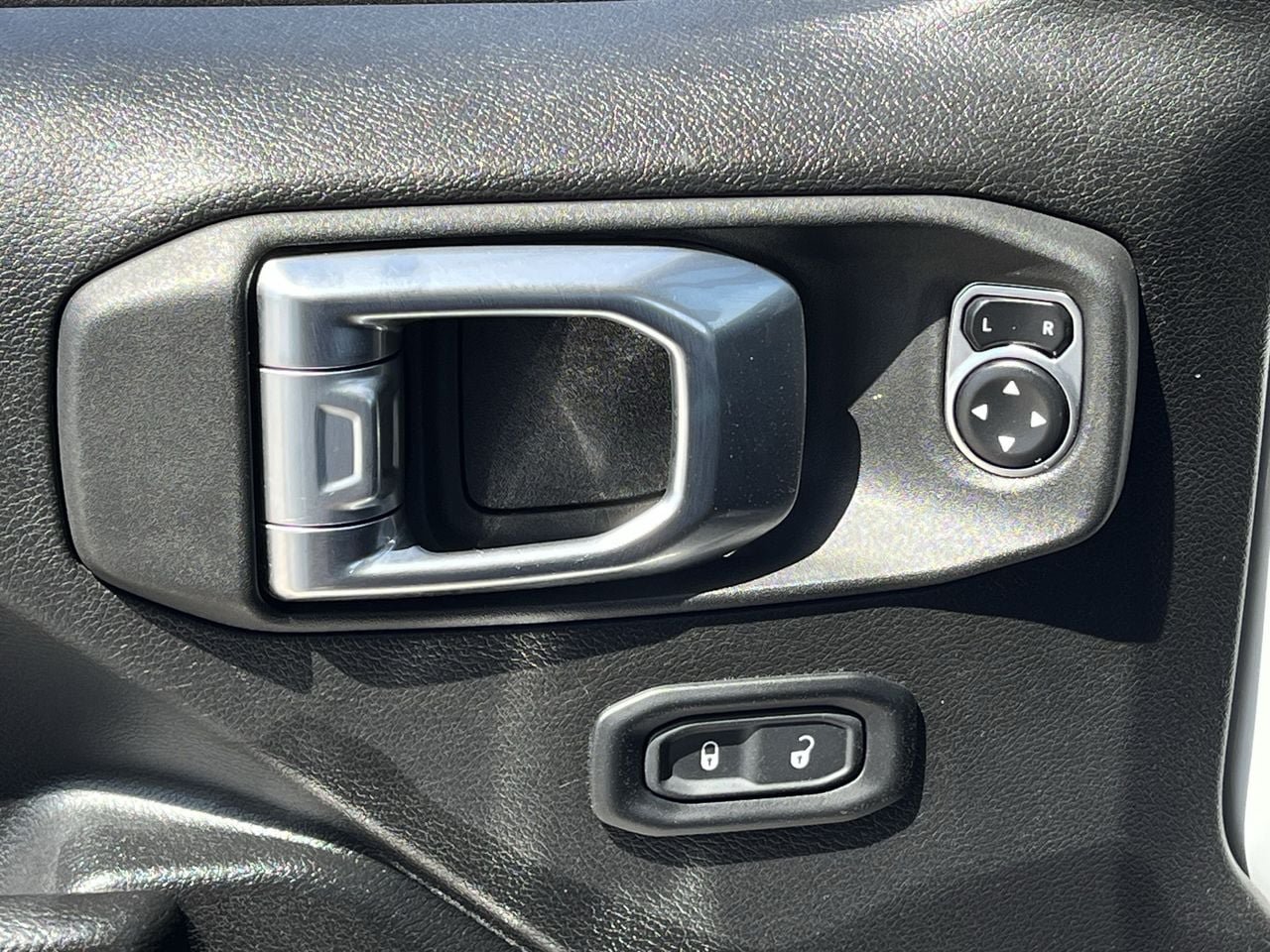Used 2024 Jeep Wrangler Unlimited Sport AWD/4WD image 21