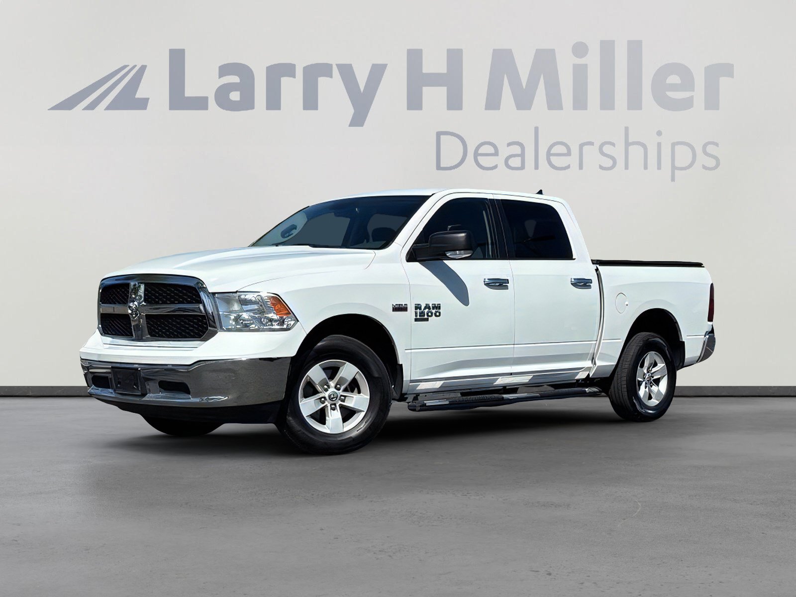 Used 2019 RAM 1500 Classic SLT w/ Luxury Group AWD/4WD image 2