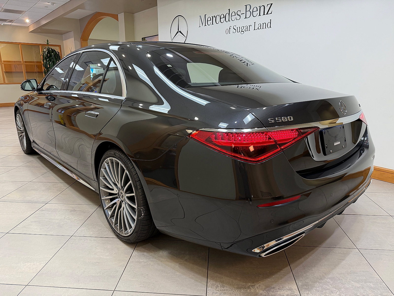 Certified 2023 Mercedes-Benz S 580 4MATIC Sedan image 4