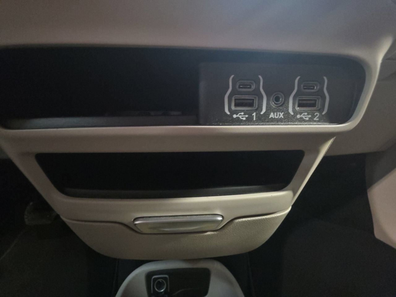 Used 2024 Chrysler Pacifica Touring-L FWD image 29