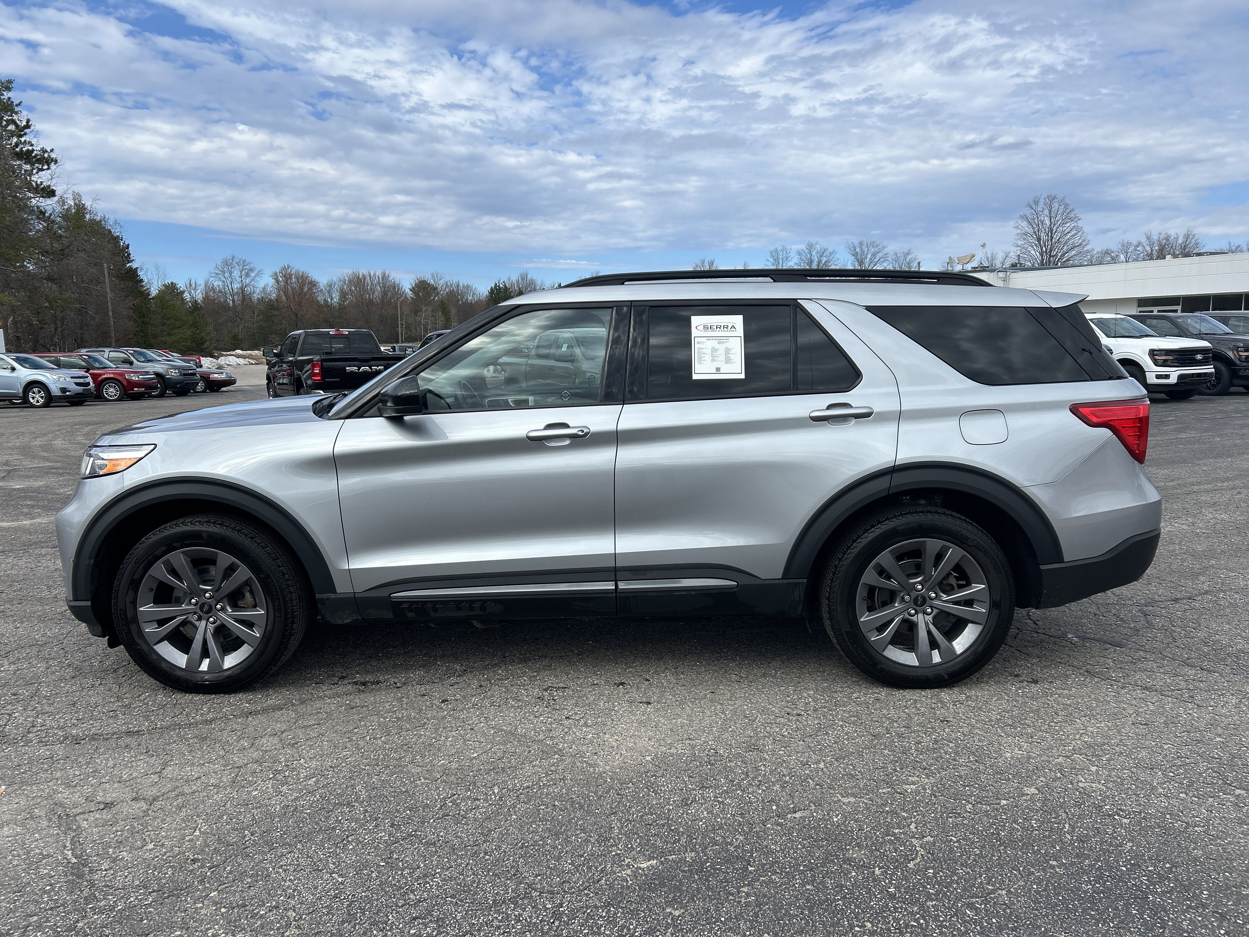 Used 2022 Ford Explorer XLT w/ XLT Sport Appearance Package image 6