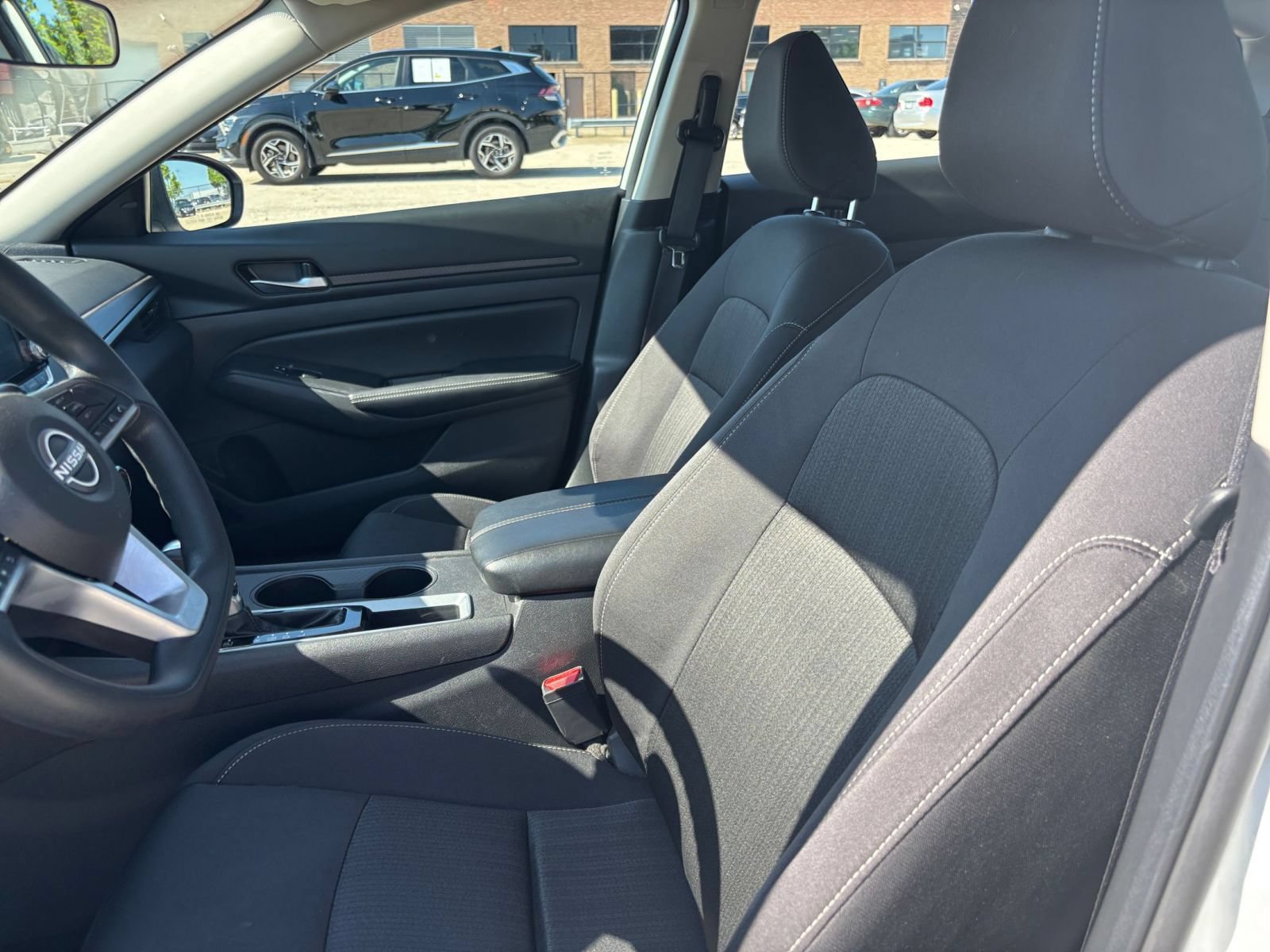 Used 2025 Nissan Altima 2.5 SV FWD image 24