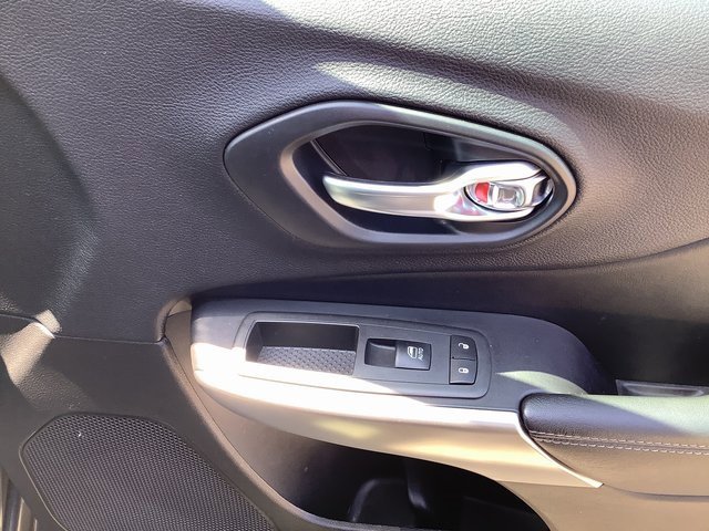 Used 2020 Jeep Cherokee High Altitude image 37