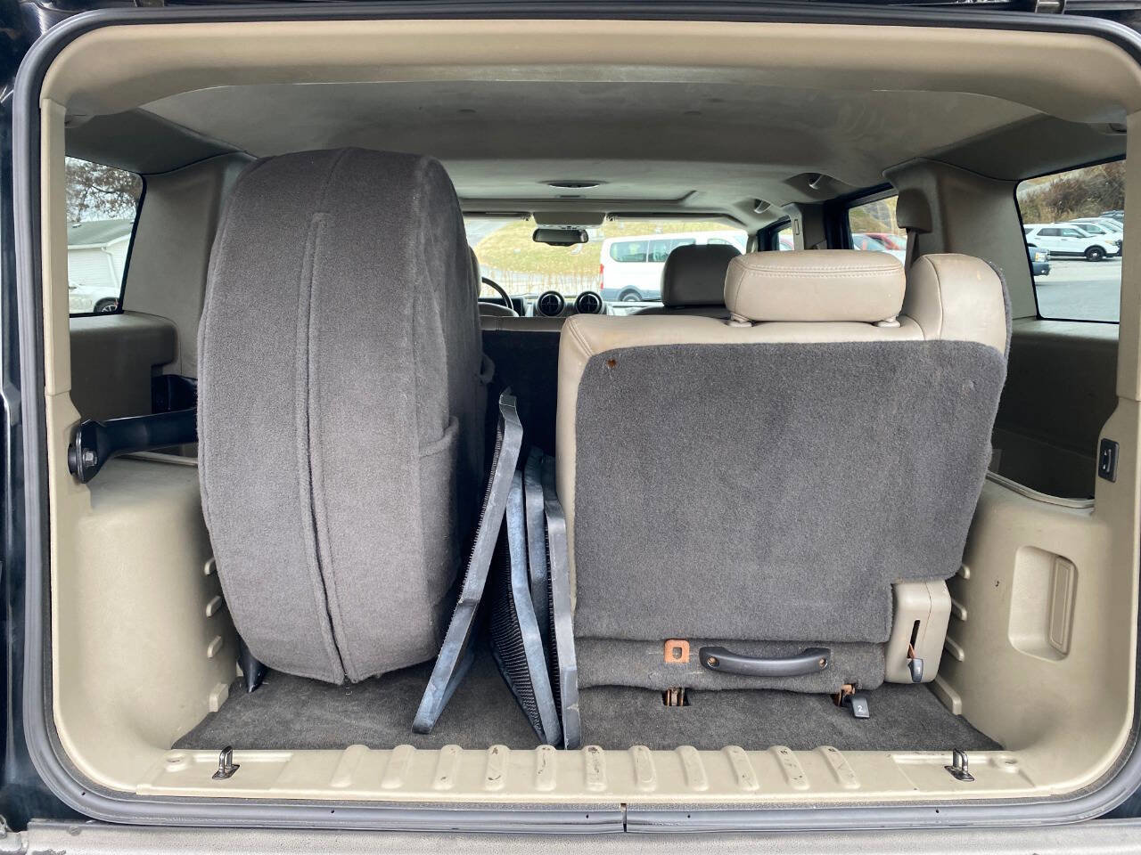 Used 2003 HUMMER H2 w/ Preferred Equipment Group image 26