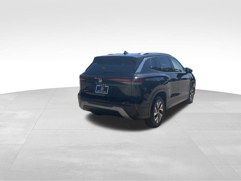 Used 2025 Volkswagen Tiguan S image 5