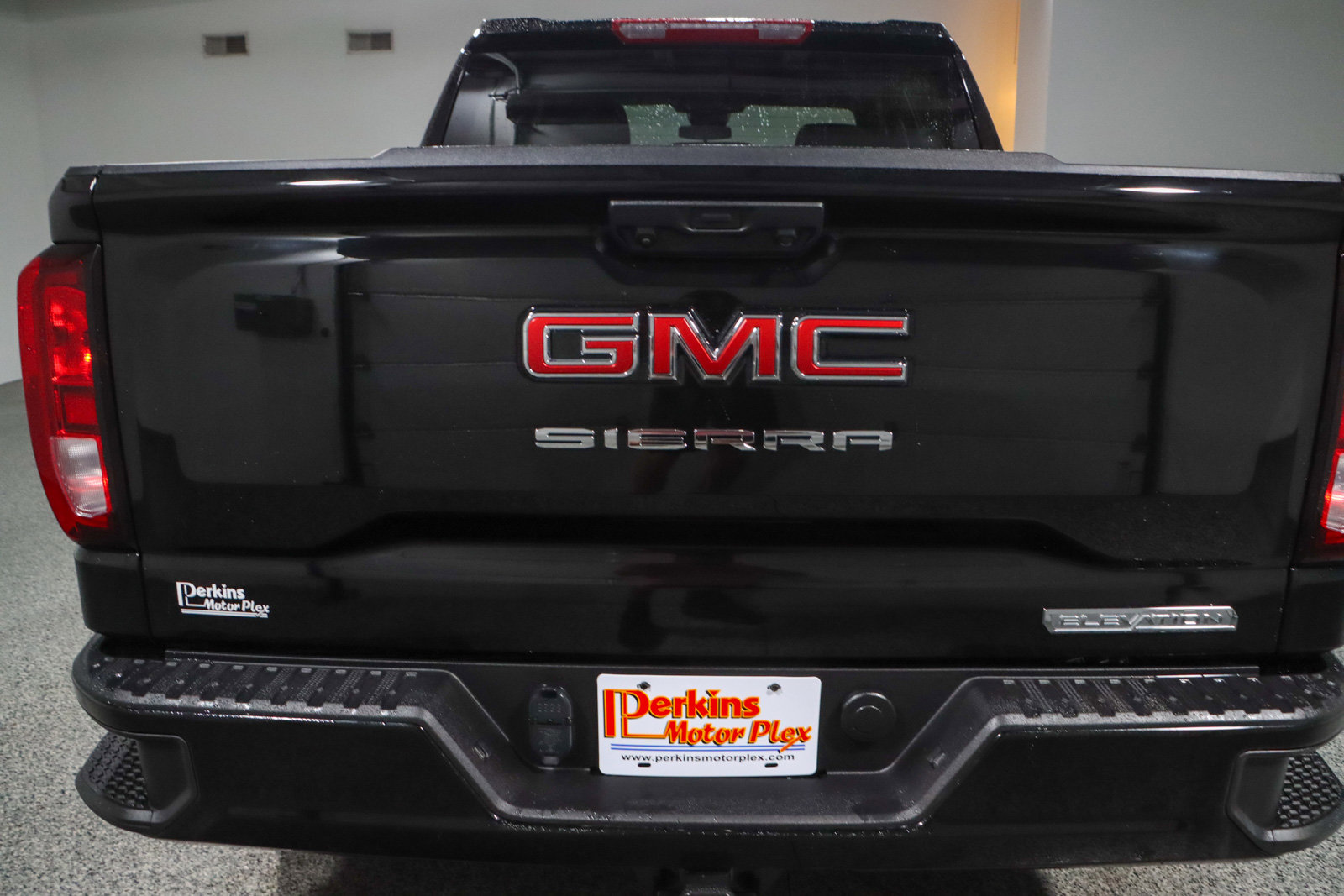 Used 2024 GMC Sierra 1500 Elevation image 9