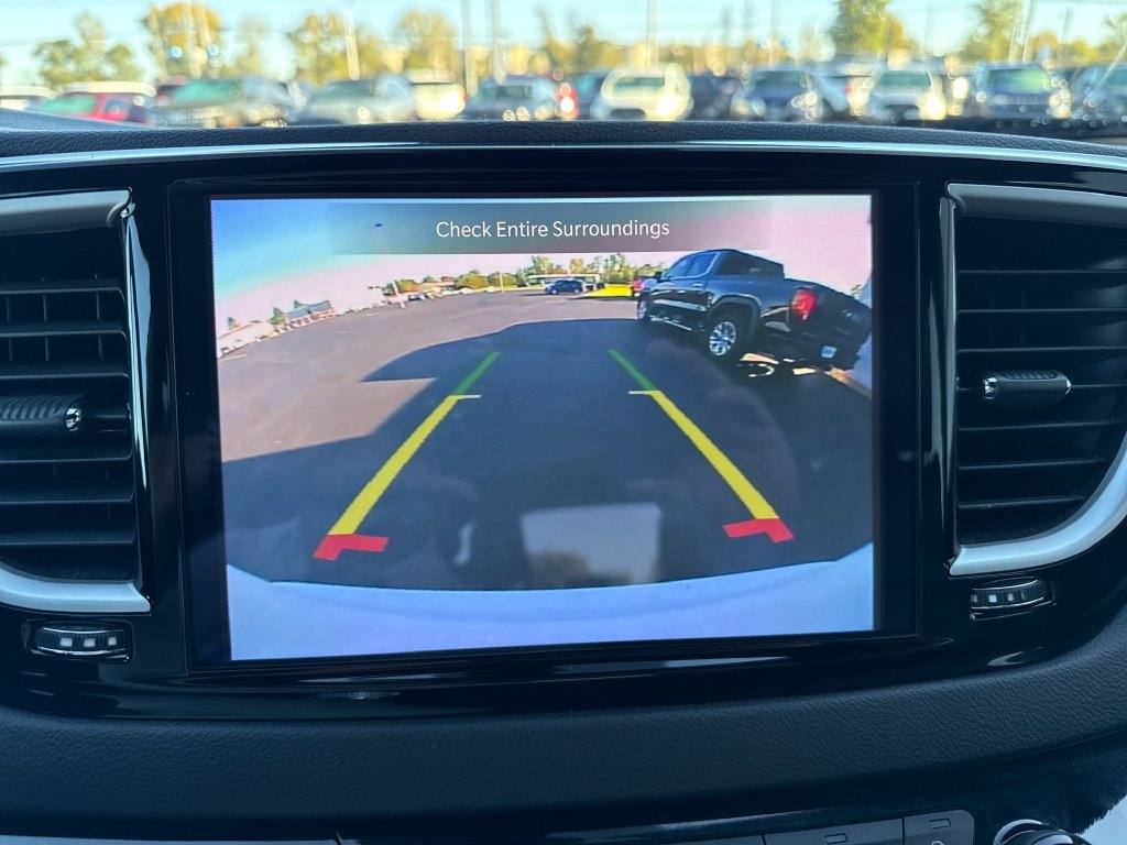 Used 2025 Chrysler Pacifica Select FWD image 17