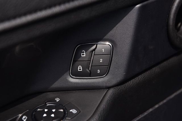 Used 2019 Ford Expedition XLT w/ Equipment Group 202A AWD/4WD image 9