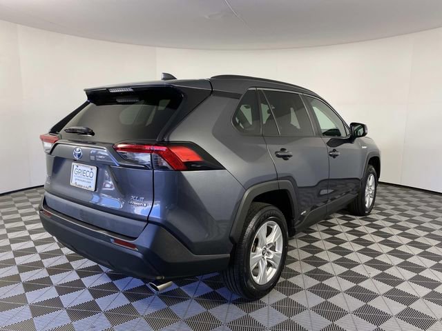 Used 2020 Toyota RAV4 XLE w/ XLE Grade Weather Package AWD/4WD image 9