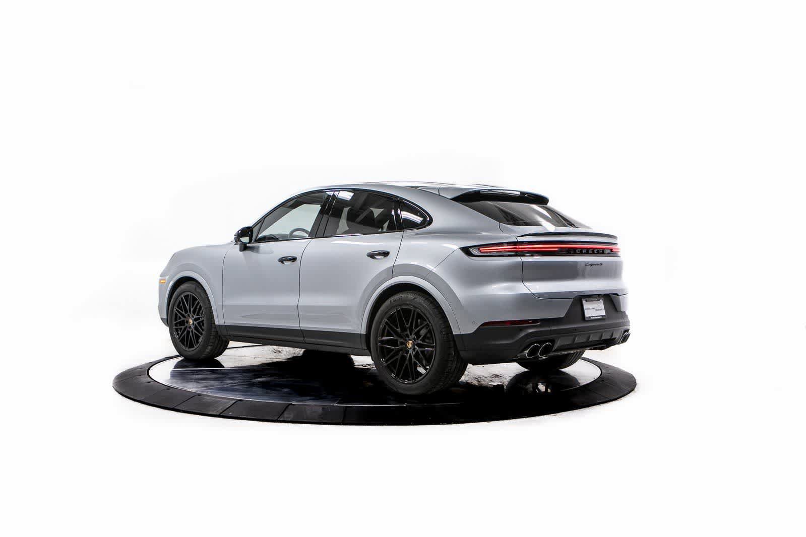 Certified 2025 Porsche Cayenne S image 3