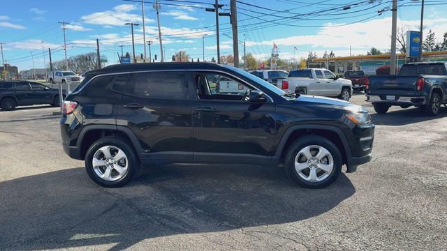 Used 2018 Jeep Compass Latitude w/ Cold Weather Group AWD/4WD image 9