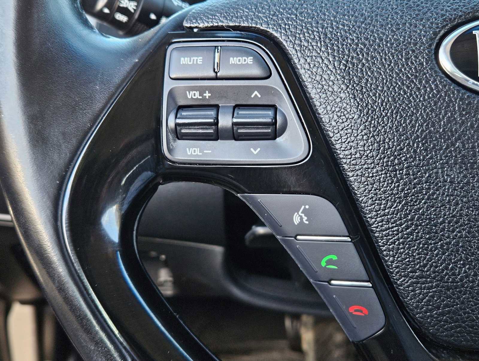 Used 2017 Kia Forte EX image 25