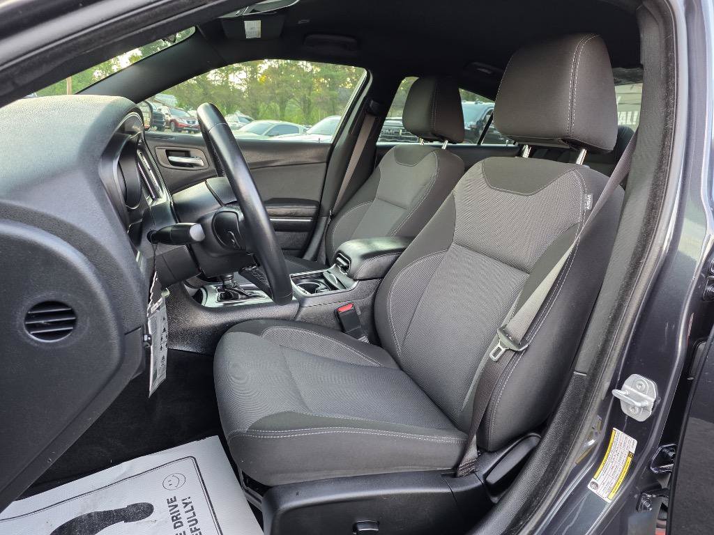 Used 2018 Dodge Charger SXT RWD image 22