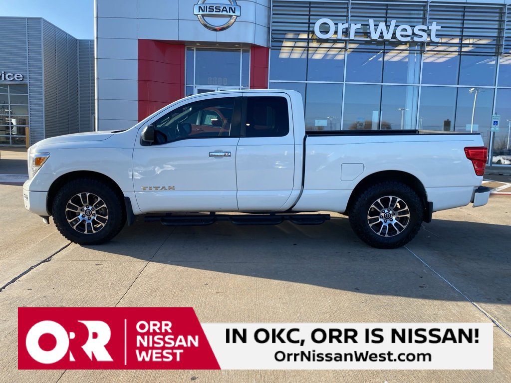 Used 2021 Nissan Titan SV w/ SV Convenience Package image 2