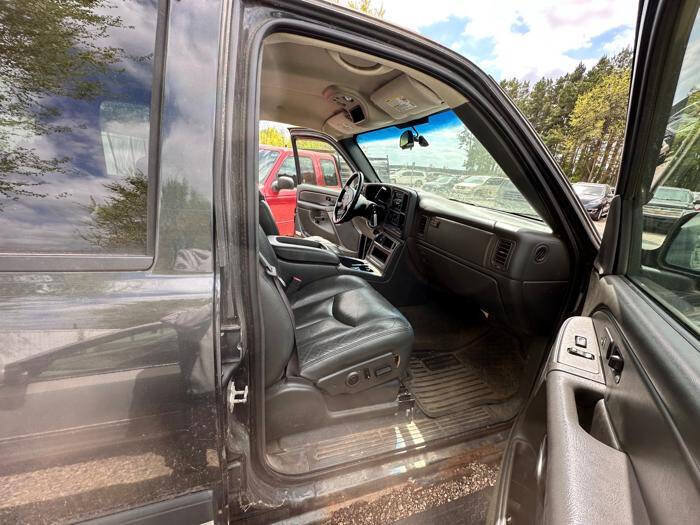 Used 2004 Chevrolet Silverado 2500 LT AWD/4WD image 25