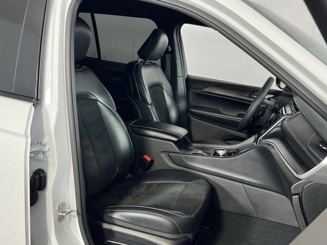 Used 2023 Jeep Grand Cherokee Altitude image 14