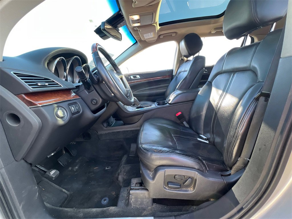 Used 2012 Lincoln MKT AWD image 28