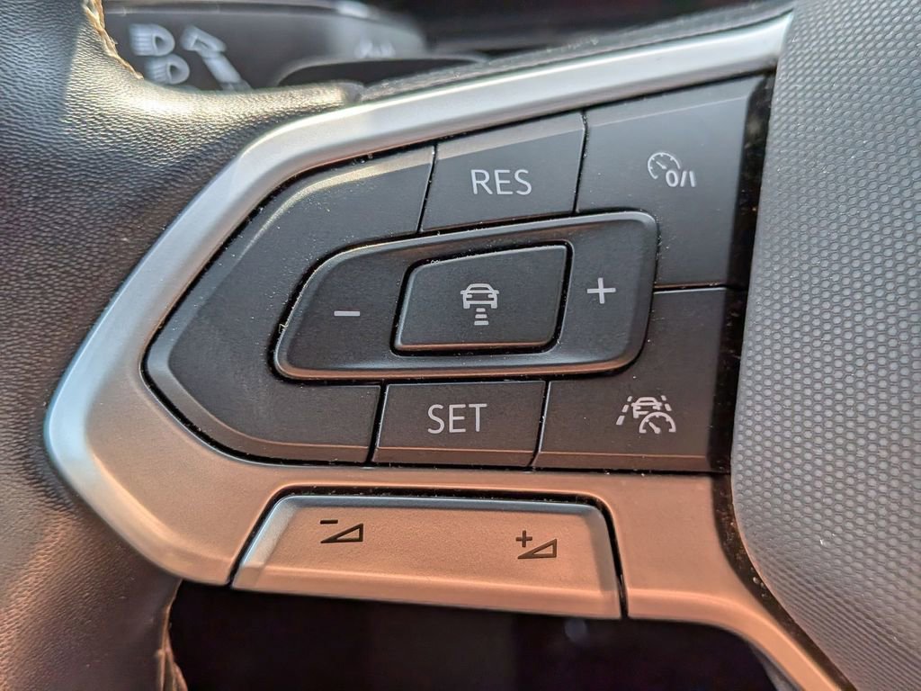 Used 2025 Volkswagen Atlas Cross Sport SE FWD image 18